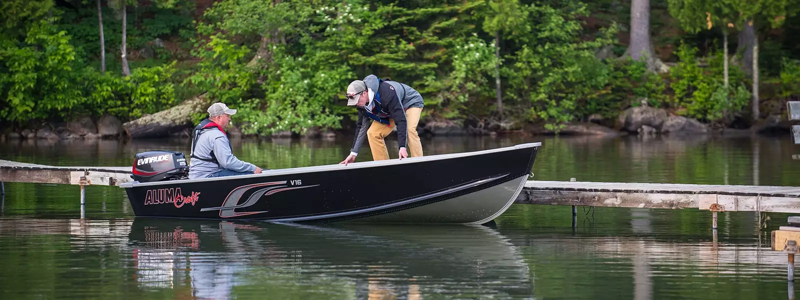 Eevelle Alumacraft V Hull Fishing Boat